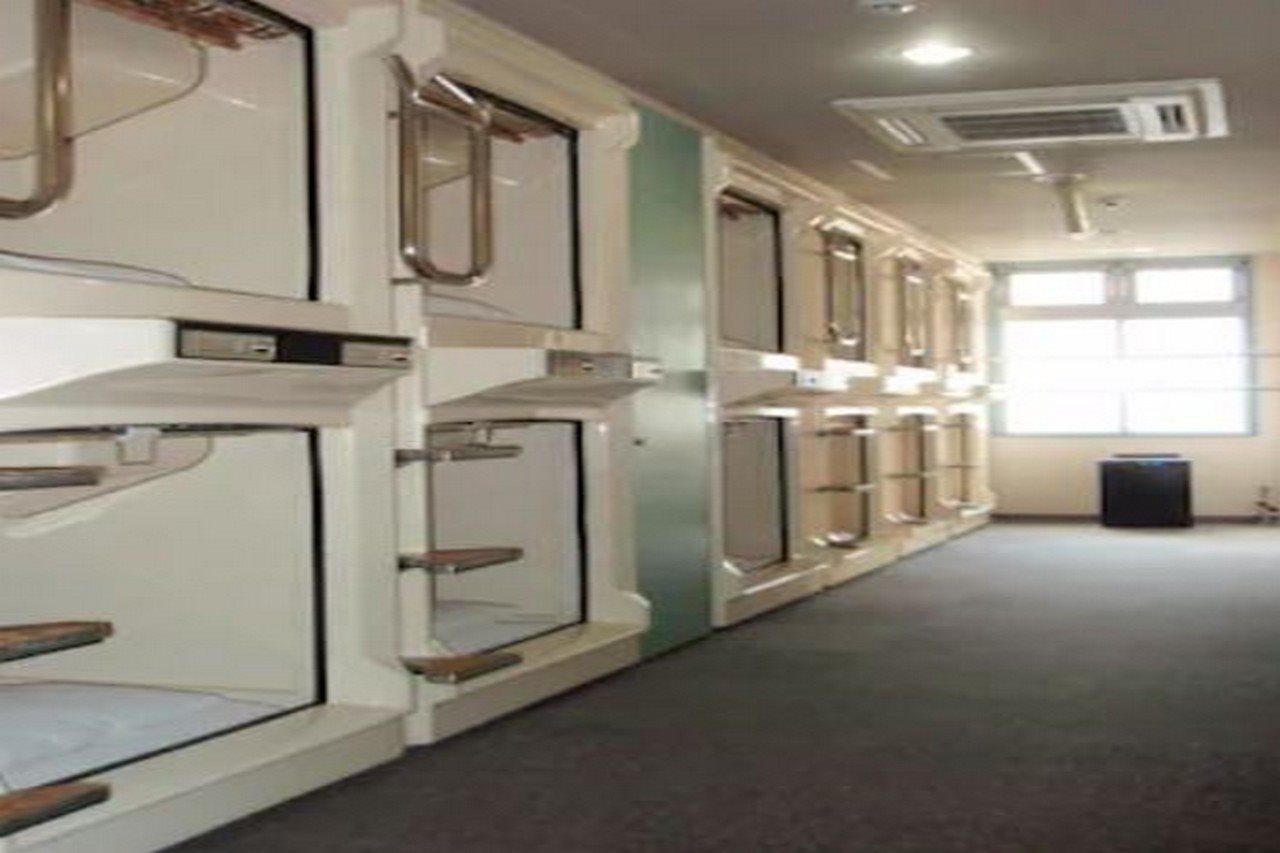 Capsule Hotel Kobe Sannomiya (Adults Only) Exteriör bild