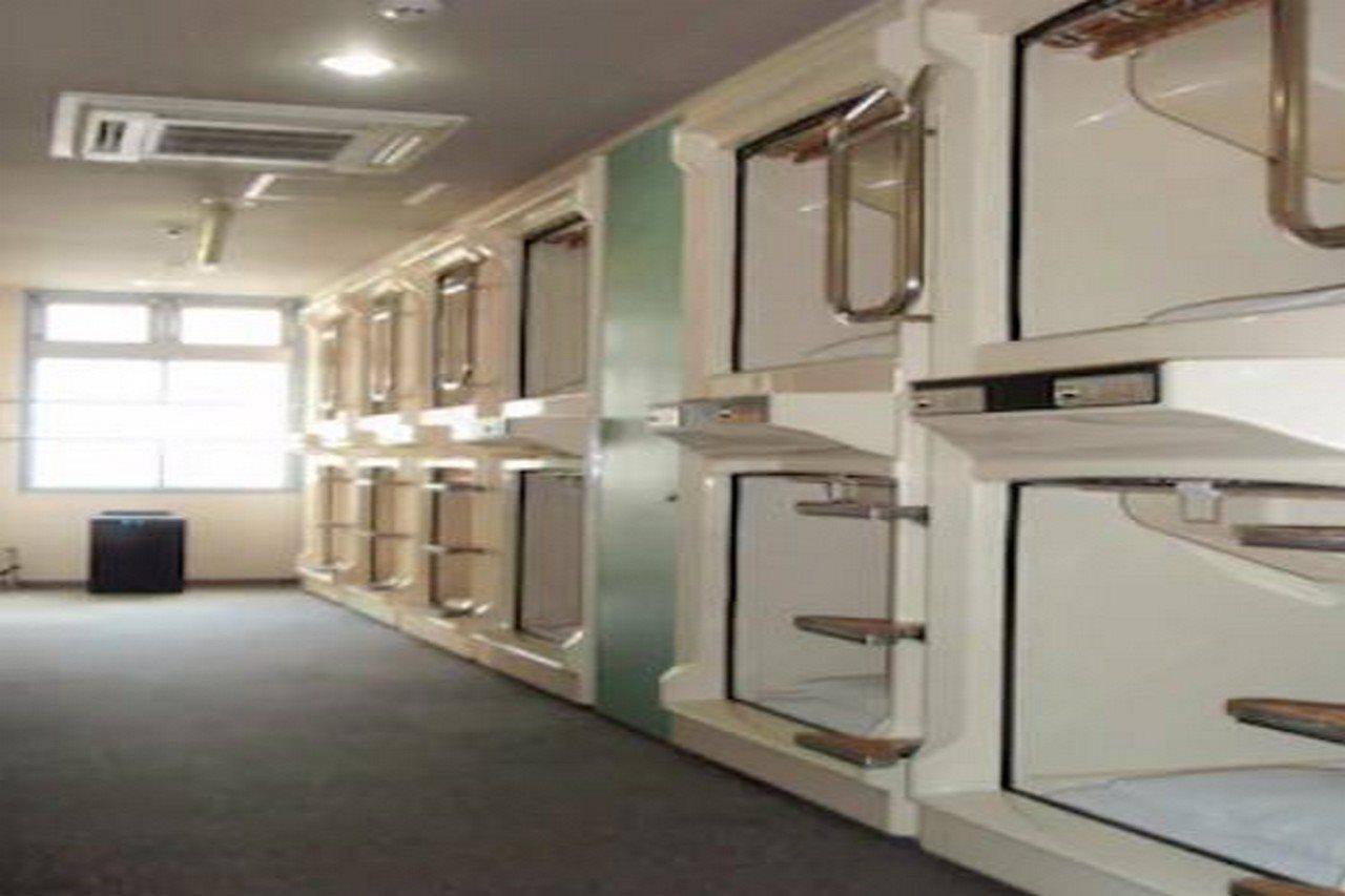Capsule Hotel Kobe Sannomiya (Adults Only) Exteriör bild