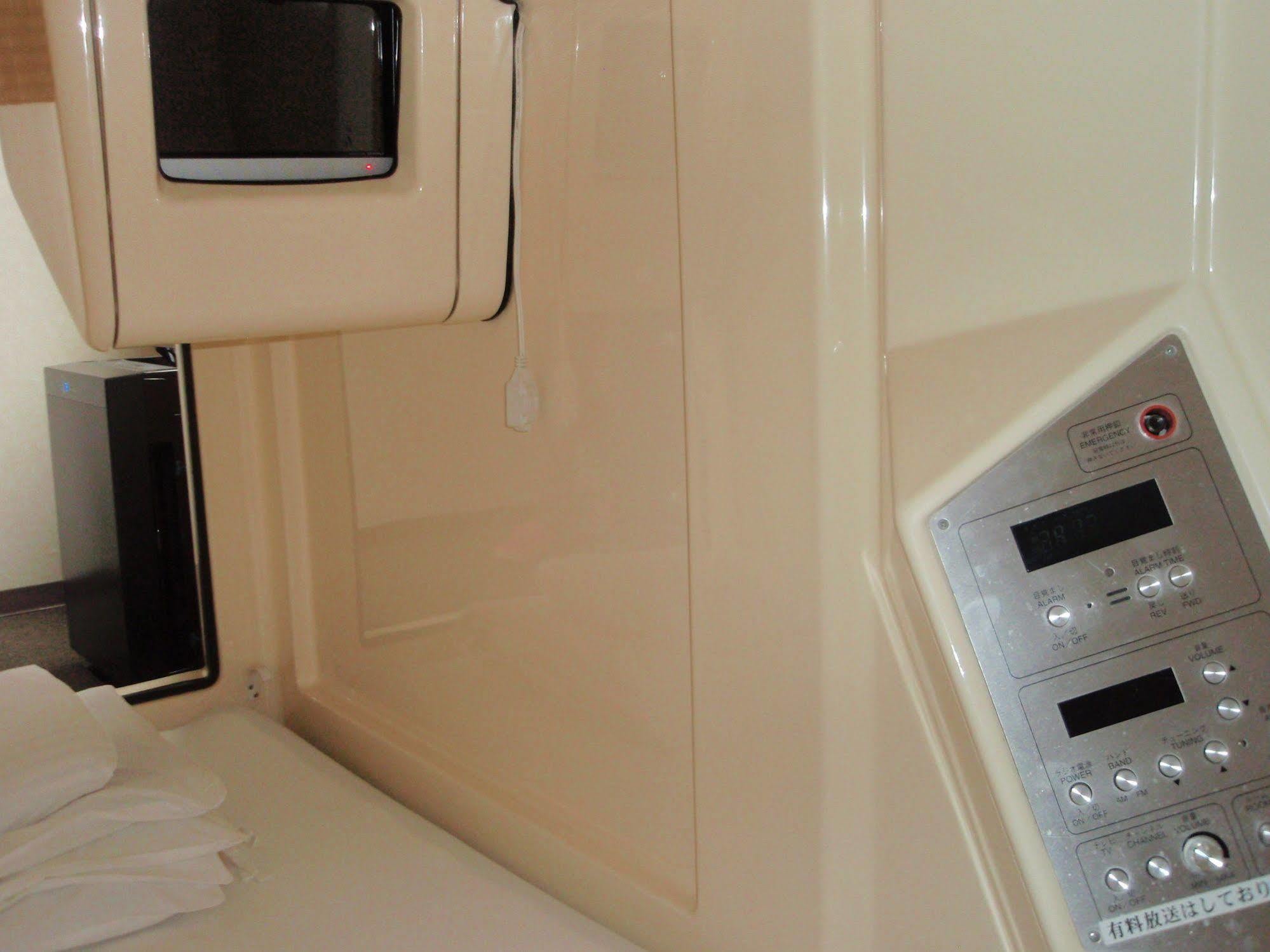 Capsule Hotel Kobe Sannomiya (Adults Only) Exteriör bild