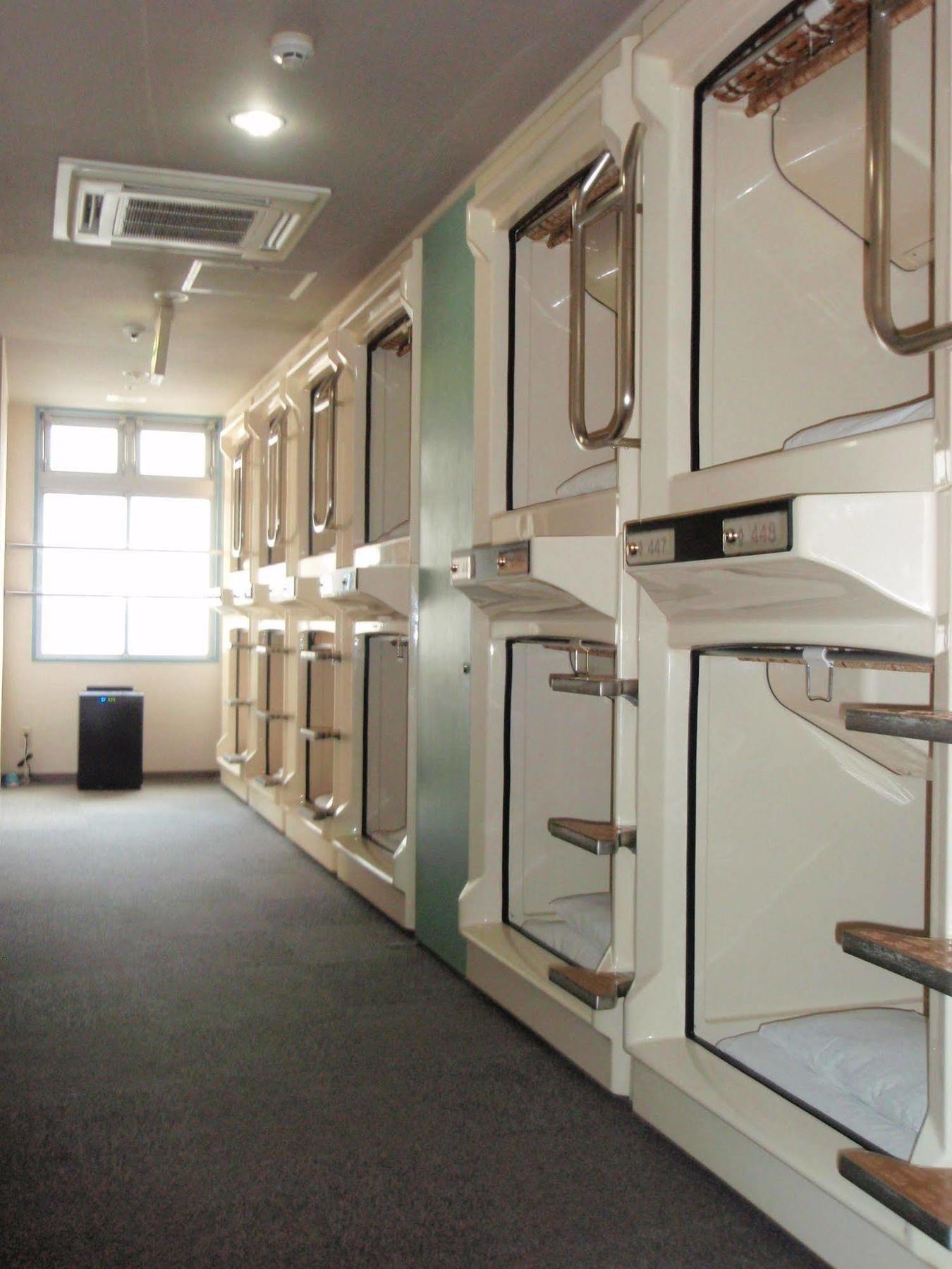 Capsule Hotel Kobe Sannomiya (Adults Only) Exteriör bild